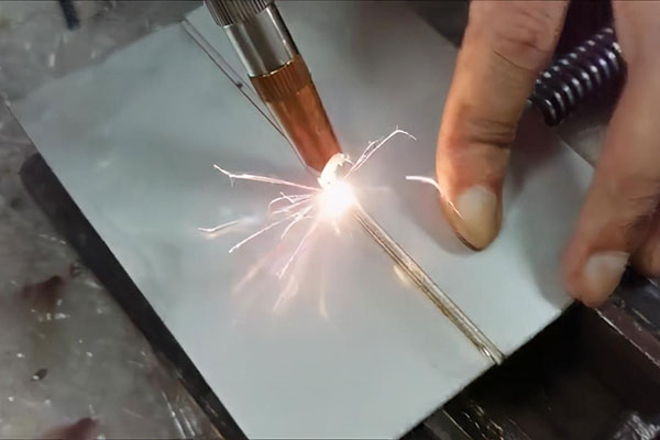 手持式激光焊接機與傳統(tǒng)焊接機比有什么優(yōu)勢？